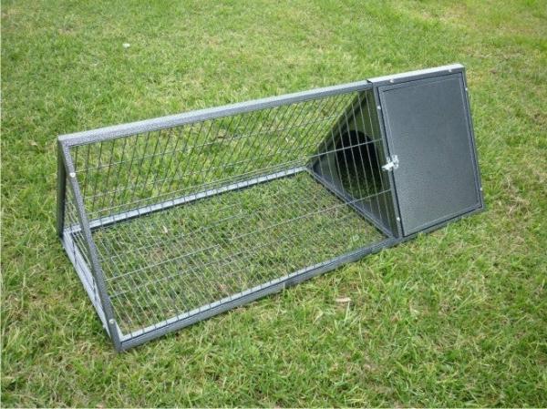 Small Animal Hatches |   Metal Green Rabbit Hutch Triangle Small Animal Small Animal Hatches